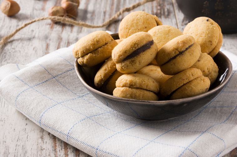 Receta de galletas rellenas de crema de chocolate: fáciles y deliciosas.