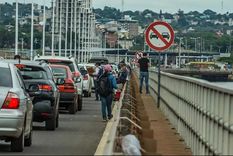 Esta semana se vieron largas colas para cruzar la frontera y hacer las compras escolares a menor precio. Foto: Alejandro Spivak