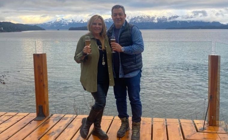 Viviana Juricka, esposa del exfutbolista y campeón del mundo en México 1986 Carlos “Chino” Tapia, murió luego de atravesar un prolongado tratamiento contra un tumor cerebral.