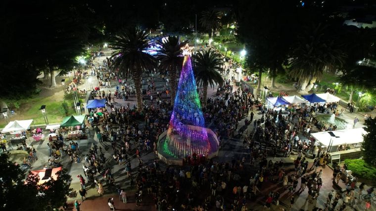 Más de 2 mil personas en la plaza de Alvear. Foto: Gentileza