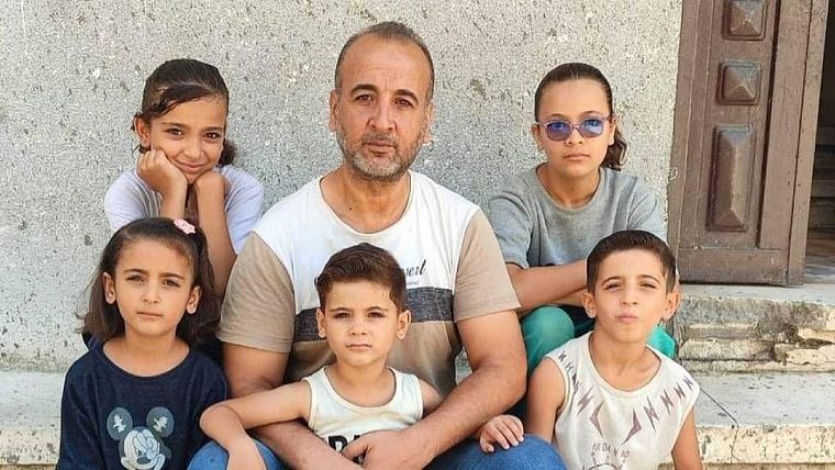 El doctor Reefat Alathamna tiene la nacionalidad boliviana y lleva meses pidiendo al gobierno de Bolivia que lo saquen junto a su familia de Gaza.