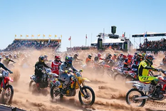 dramatico accidente en el enduro del invierno en mar del plata: un piloto se cayo y quedo con la cabeza atrapada en una rueda