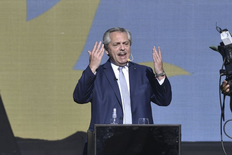 Alberto Fernández, el único orador en la movilización por el día del militante peronista. Foto: Télam