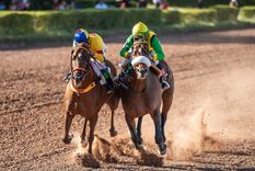 Furioso de Acero (amarillo) venció a Macklin (de verde) por el hocico en un gran final de “hacha y tiza”. Foto: Foto gentileza José Maluf