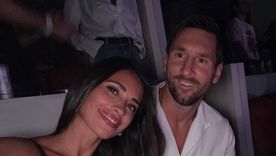 Antonela y Messi posaron durante el concierto en Miami.