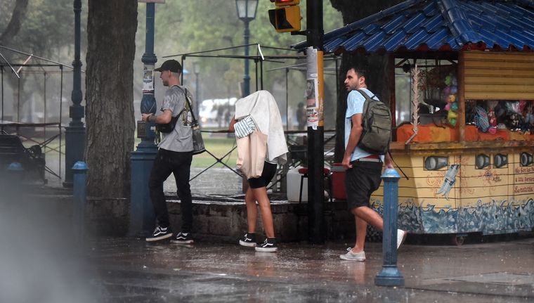 Tormentas y granizo vuelven a complicar el jueves en Mendoza, con alertas activas en gran parte de la provincia.