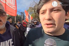 echaron a las pinas a un youtuber libertario de la manifestacion del congreso