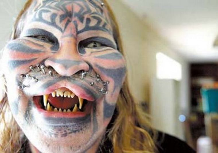 Dennis Avner, también conocido como el Hombre gato. Foto: 24Con