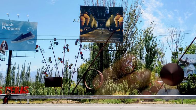 La bodega La Vigilia se promociona en el aeropuerto de Mendoza y está ubicada en una exclusiva zona del Valle de Uco. La bodega La Vigilia se promociona en el aeropuerto de Mendoza y está ubicada en una exclusiva zona del Valle de Uco.