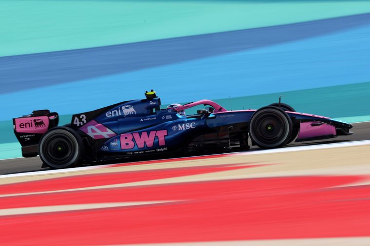 Franco Colapinto causó la primera bandera roja en Baréin, pero luego pudo continuar. Franco Colapinto causó la primera bandera roja en Baréin, pero luego pudo continuar.