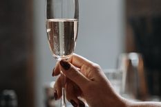 el espumante argentino en homenaje al champagne frances que cambia de imagen