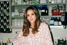 Jessica Alba aprueba estos pantalones como los mejores aliados para estilizar la silueta Foto: Frame