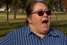 La reacción de Virginia Medina cuando descubrió que su ciudad le había regalado US$500 extras para sus gastos.