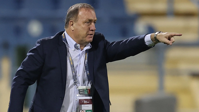 Dick Advocaat será el técnico más longevo en dirigir en una Copa del Mundo. Dick Advocaat será el técnico más longevo en dirigir en una Copa del Mundo.