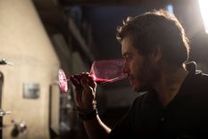 Sebastián Zuccardi, degustando y trabajando. Foto: Gentileza