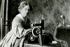 Anuncio para la patente de la máquina de coser Singer, en 1899. Anuncio para la patente de la máquina de coser Singer, en 1899.