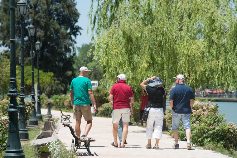 Parque San Martín, uno de los lugares más elgidos por mendocinos y turistas para caminar en cualquier época del año.