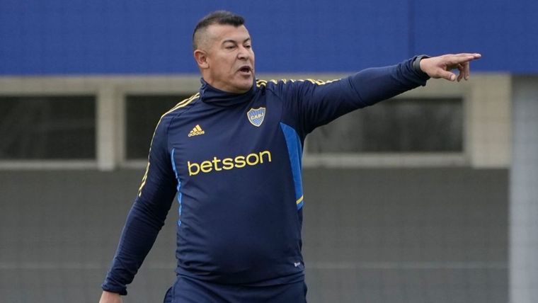 Jorge Almirón metió un cambio inesperado.