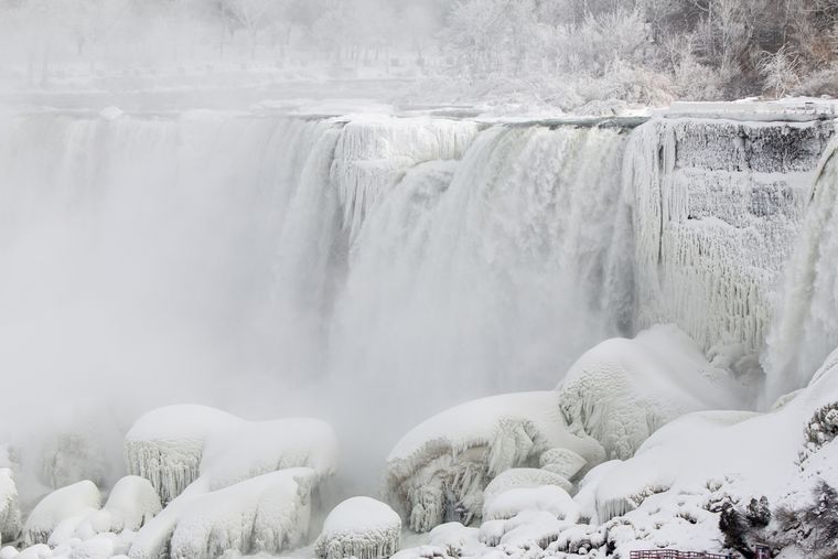 Así se ven las Cataratas del Niágara congeladas.