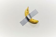 arte: esta banana con una cinta vale 120.000 dolares, ¿la compras?