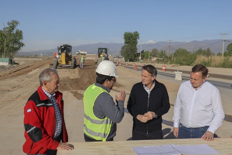 El ministro de Obras Públicas de la Nación recorrió los trabajos en la Ruta 40 hacia San Juan junto a Martín Aveiro. Foto: Twitter @gkatopodis