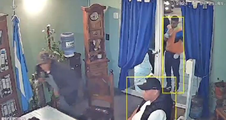 Por el momento, los malvivientes no fueron identificados y están prófugos. Foto: Captura de pantalla