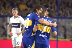 Los atacantes se cruzaron en mitad de cancha. Foto: Captura Los atacantes se cruzaron en mitad de cancha. Foto: Captura