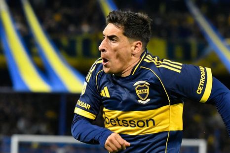 Merentiel metió el segundo gol de Boca ante el Ferroviario y lo festejó con todo, literalmente. Merentiel metió el segundo gol de Boca ante el Ferroviario y lo festejó con todo, literalmente.