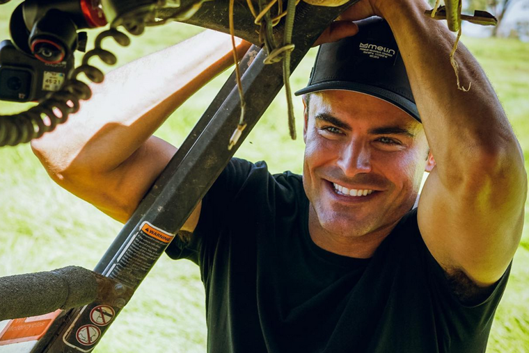 Zac Efron es duramente criticado por su nuevo e impactante cambio físico.