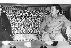 Kissinger y Zhou Enlai negociaron los términos de la visita de Nixon a China. Foto: GETTY IMAGES