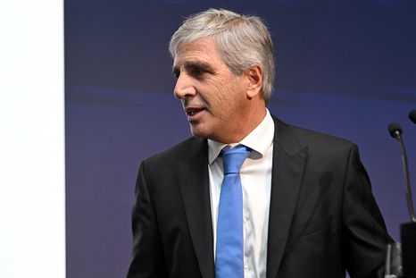 Luis Caputo llamó presidente Menem a Milei por error Luis Caputo llamó presidente Menem a Milei por error