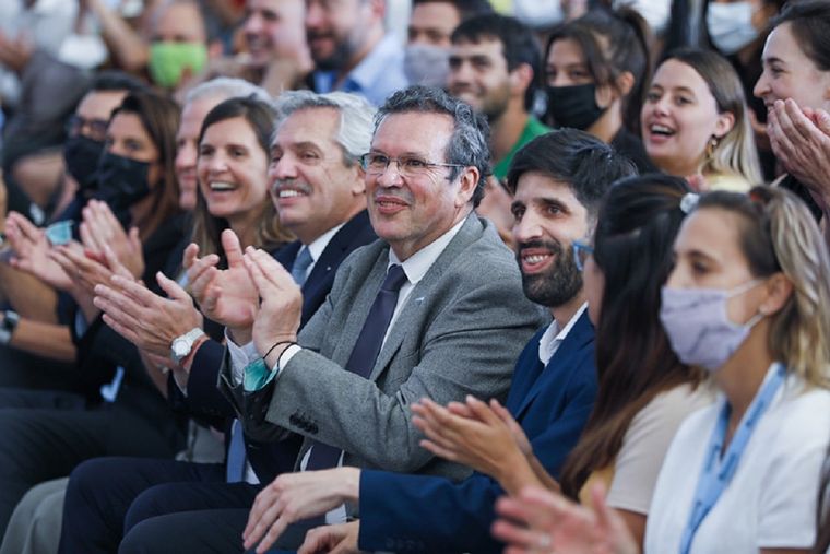 Maximiliano Uceda junto a Tristan Bauer y Alberto Fernández. Foto: Facebook Maxi Uceda