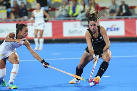 Las Leonas derrotaron con mucha autoridad a España.
