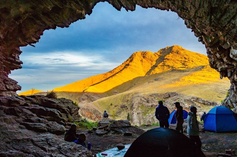 Cueva de los Guanacos se encuentra en el sendero que lleva hacia la cima de Buenos Aires. Foto: fotorevista.com