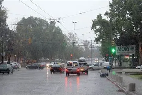 El Servicio Meteorológico Nacional (SMN) emitió alertas por tormentas y vientos para este sábado. El Servicio Meteorológico Nacional (SMN) emitió alertas por tormentas y vientos para este sábado.