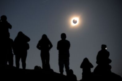 MDZol | Aun cuando el eclipse no te afecte a nivel de tu carta natal, puedes notar que hay mucha acción a tu alrededor, no solo en tu propio círculo sino también en el mundo. Foto: Archivo MDZ
