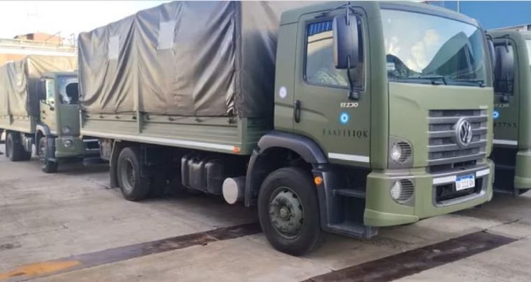 Los camiones del ejército para distribuir los alimentos Foto: X (Twitter)