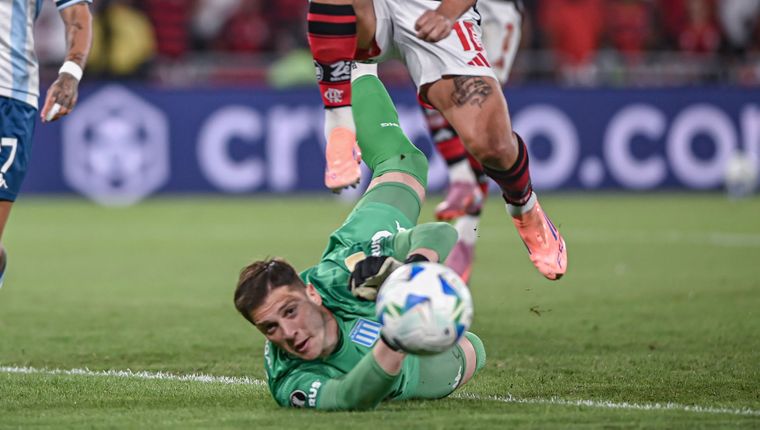 La importante decisión que tomó Racing con Facundo Cambeses ante el interés de River.