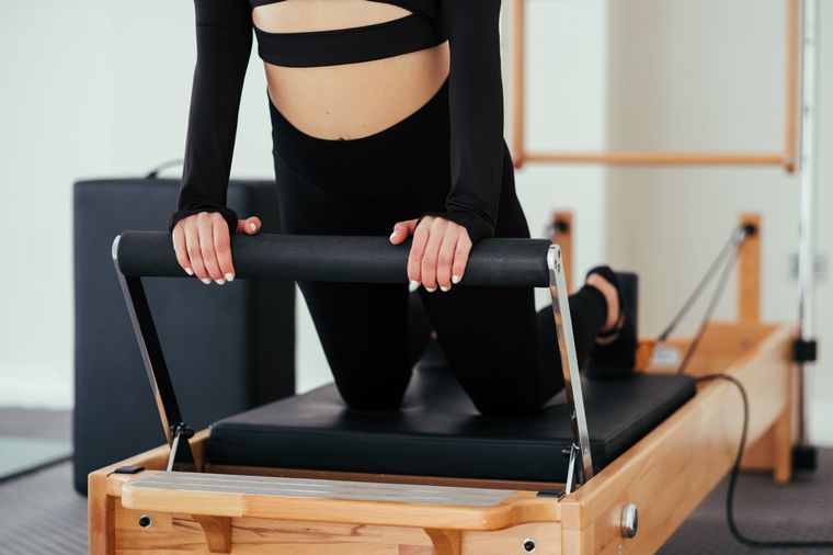 Pilates es una disciplina popular por su bajo impacto Foto: Shutterstock
