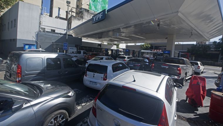 Bajan los combustibles en YPF Foto: Juan Mateo Aberastain Zubimendi