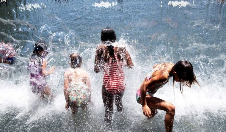 ola de calor niños menores de edad Las olas de calor serán cada vez más severas. Foto: Efe.