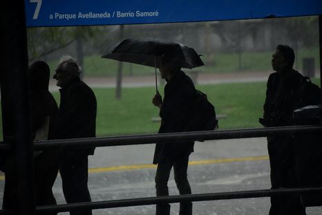 El Servicio Meteorológico Nacional emitió una alerta por tormentas y vientos en distintas provincias del país El Servicio Meteorológico Nacional emitió una alerta por tormentas y vientos en distintas provincias del país