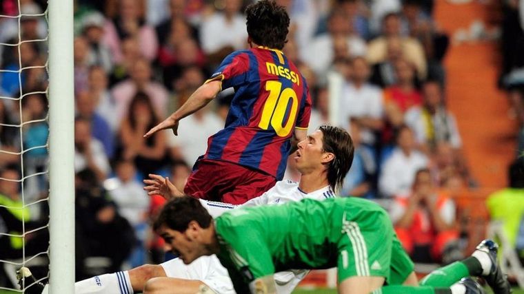 Messi sale a festejar mientras Ramos, hoy compañero suyo en PSG, y Casillas se lamentan Foto: UEFA