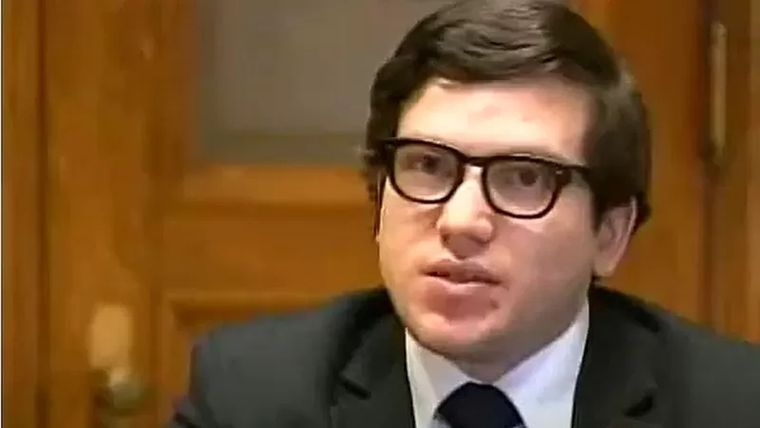 Foto: YOUTUBE/WPRI Como Nicholas Alahverdian, hizo campaña a favor de los derechos de los menores y apareció en televisión.