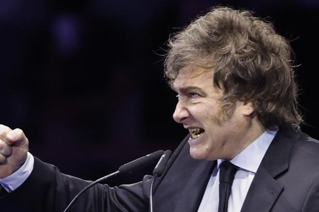 Javier Milei vuelve al país y prepara la firma de una batería de decretos clave.