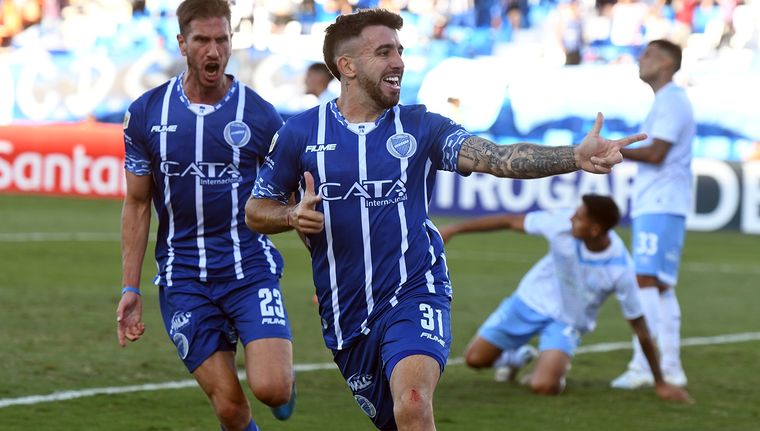 Agustín Auzmendi convirtió su primer gol en la Liga Profesional. El jueves pasado le había marcado a Gremio por Copa Sudamericana. Foto: ALF PONCE MERCADO / MDZ