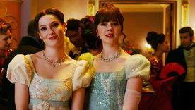 Hannah Dodd y Claudia Jessie como Francesca y Eloise.&nbsp;