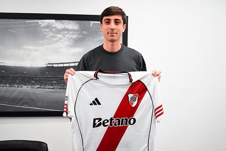 Para evitar más casos Mastantuono, River le puso a un jugador la cláusula de rescisión más alta en la historia del fútbol argentino. Para evitar más casos Mastantuono, River le puso a un jugador la cláusula de rescisión más alta en la historia del fútbol argentino.