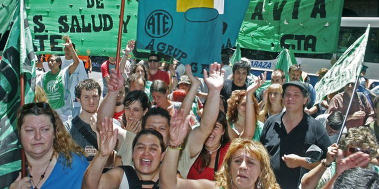 Miembros de ATE piden recomposición salarial. Foto: NA