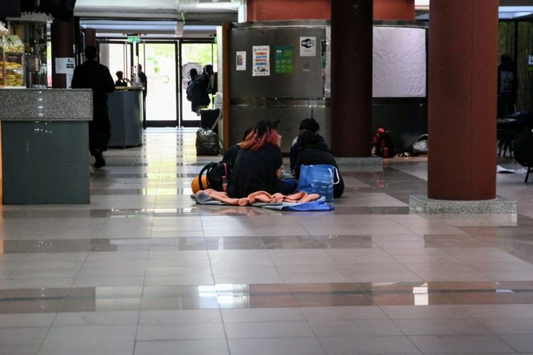 En la Universidad Nacional de Cuyo los estudiantes tomaron dos facultades y un edificio del rectorado.  Foto: Alf Ponce Mercado/MDZ